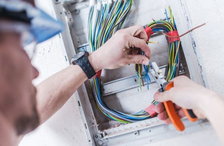 שלב אחר שלב: איך מתבצע חיבור חשמל קבוע לאחר טופס 4?